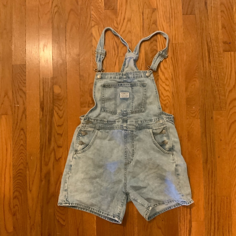 Vintage Levi’s overall shorts urban outfitters S